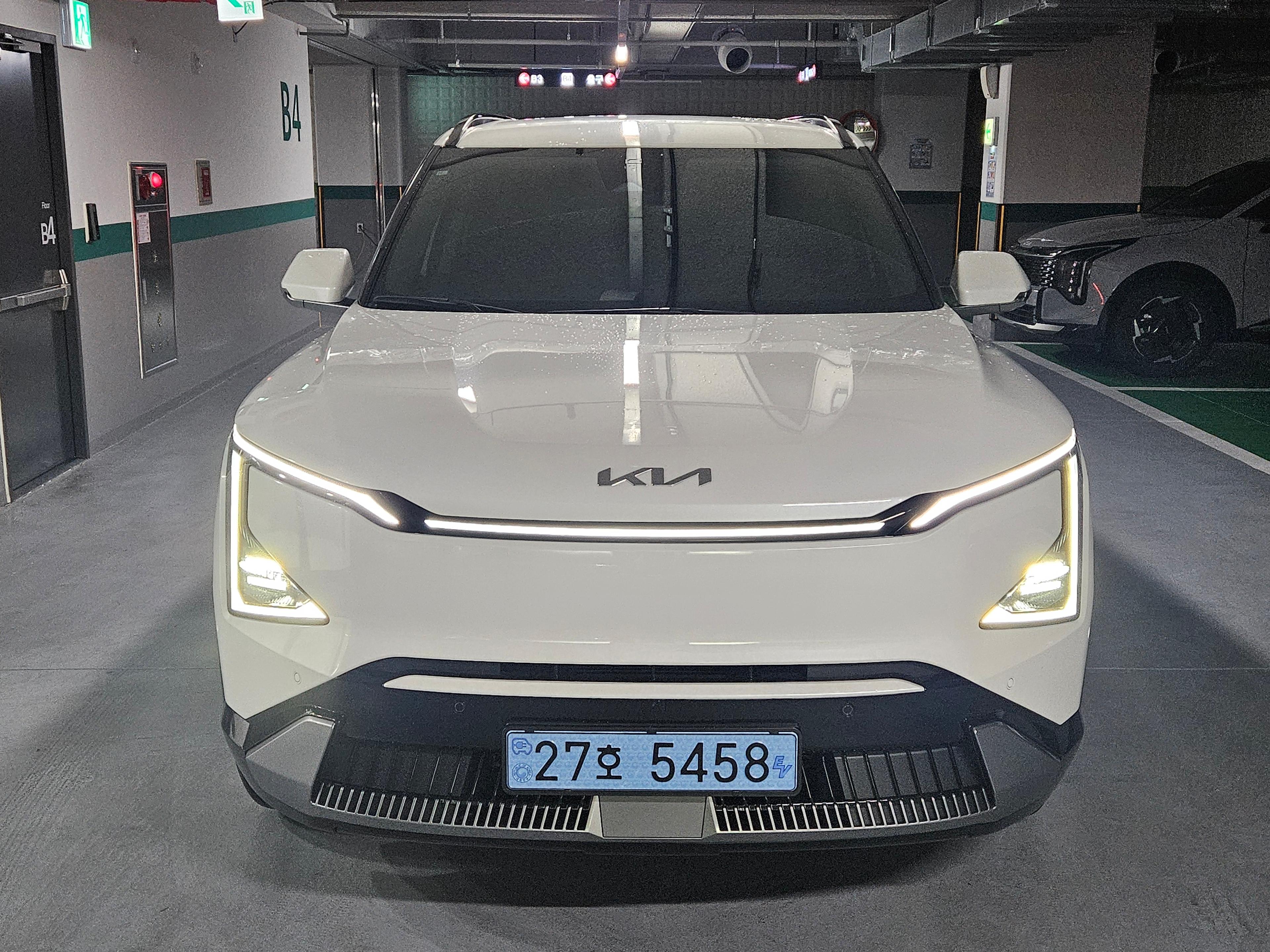 기아 EV5 출고후기 전면 사진