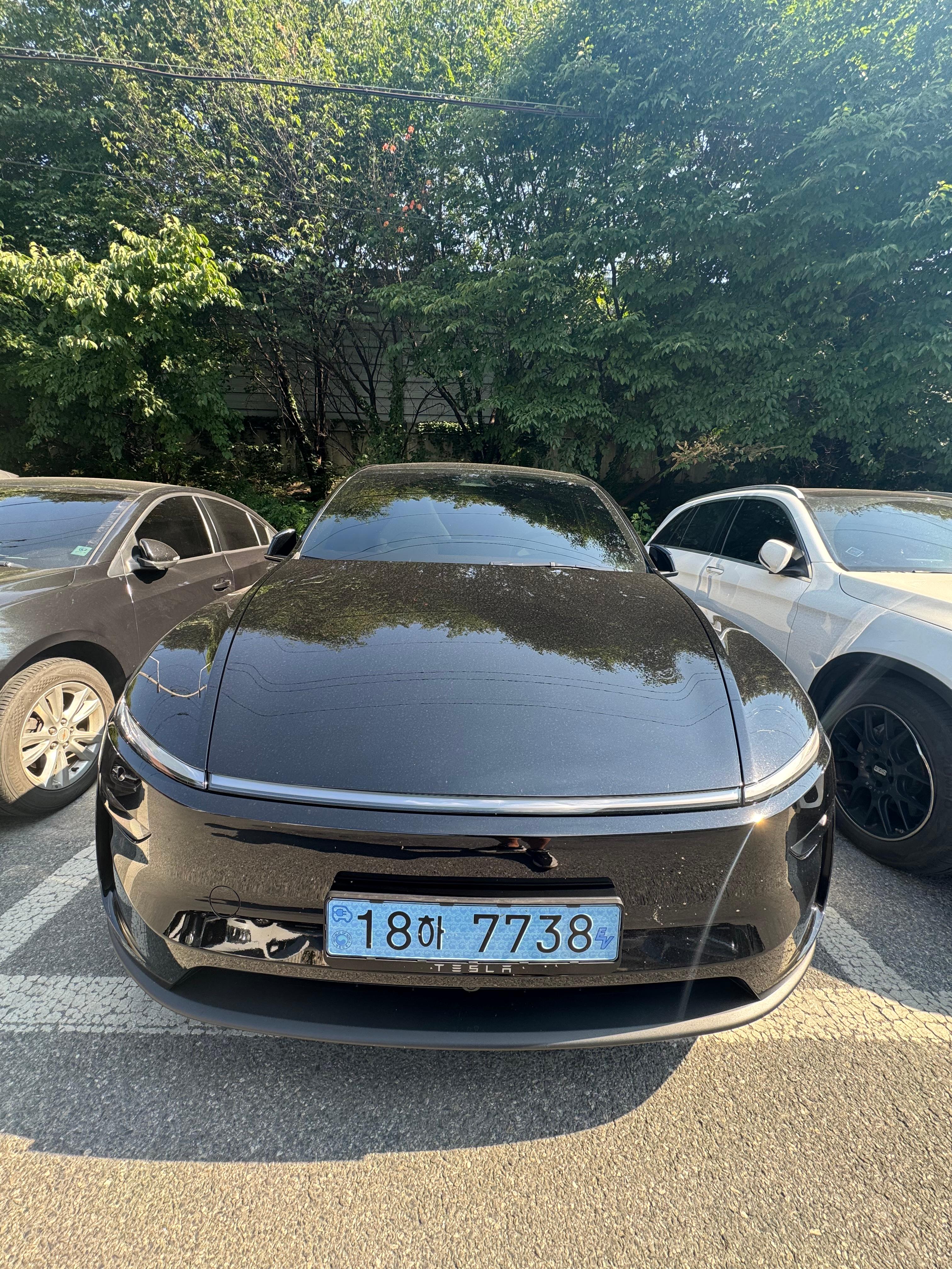테슬라 Model Y 출고후기 전면 사진