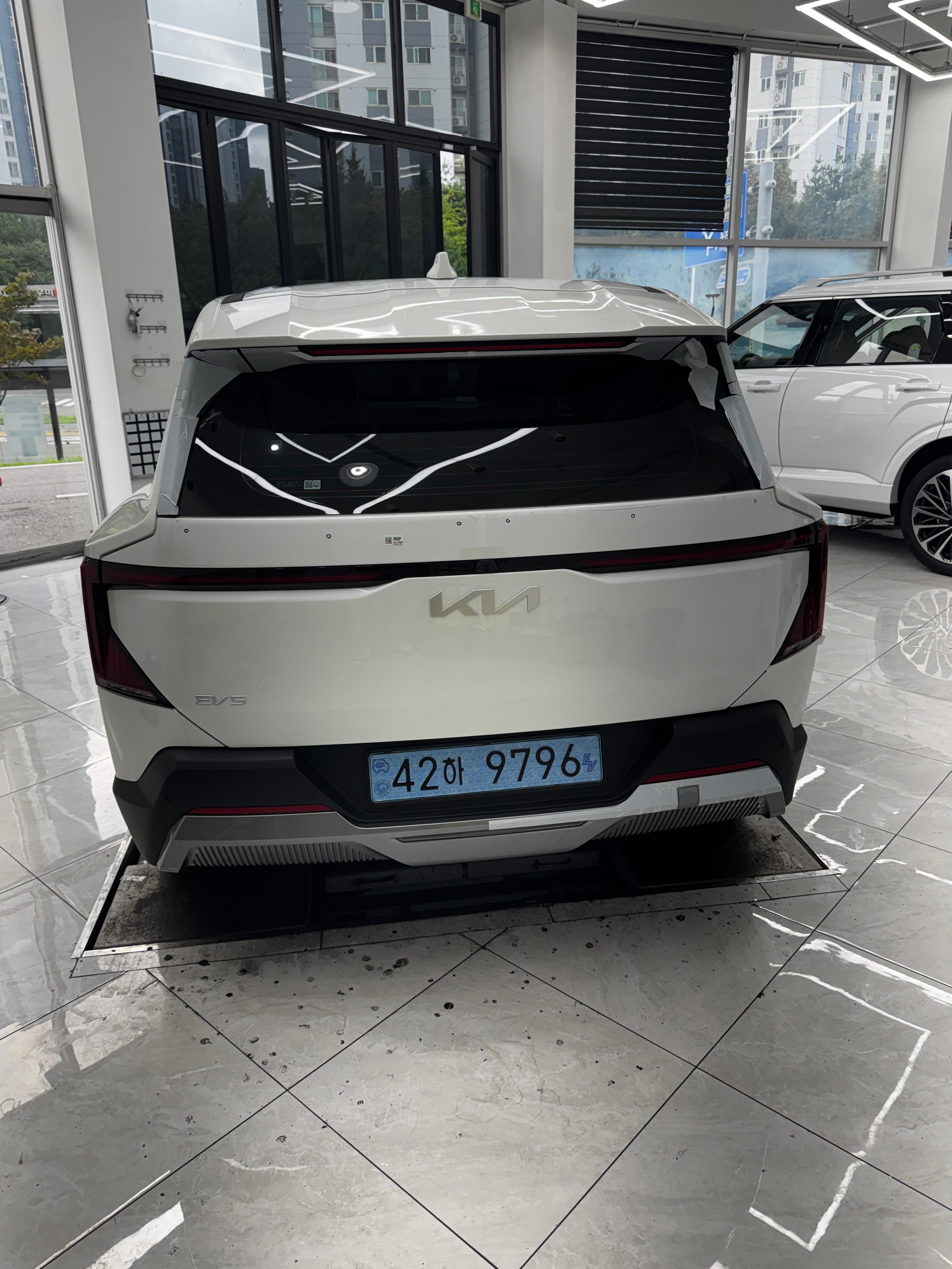 기아 EV5 출고후기 후면 사진