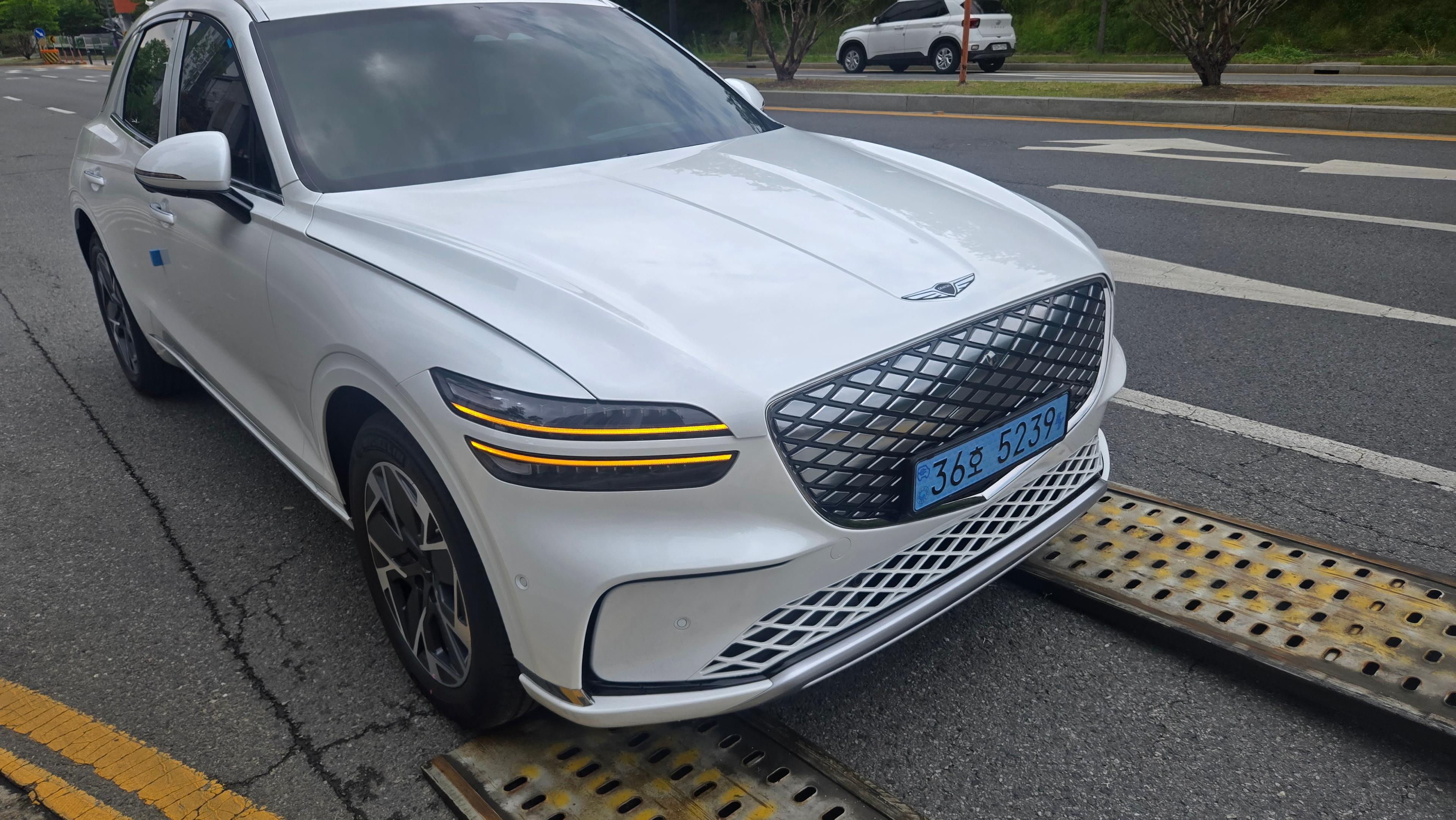 제네시스 Electrified GV70 출고후기 전면 사진