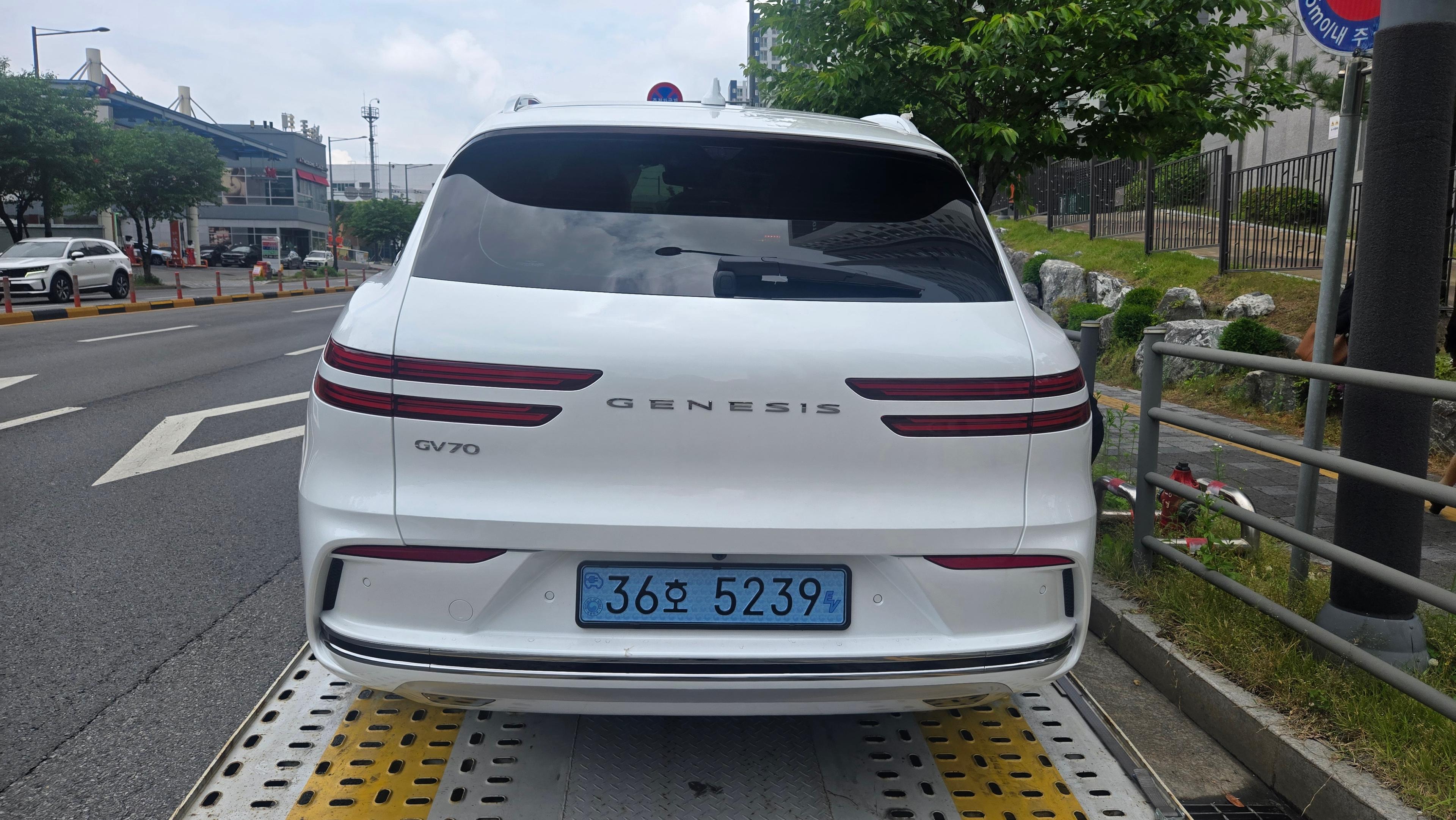 제네시스 Electrified GV70 출고후기 후면 사진