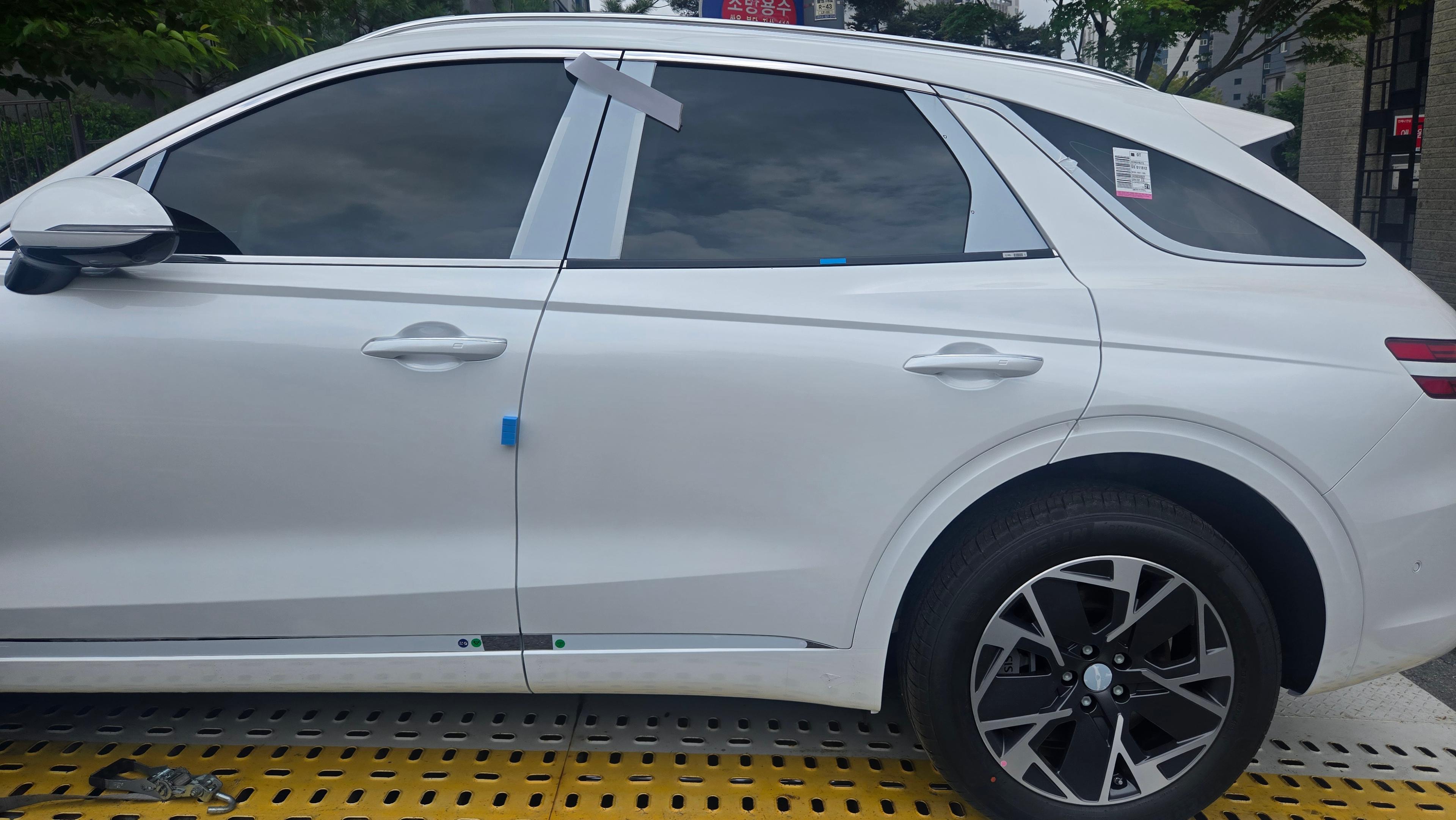 제네시스 Electrified GV70 출고후기 옆면 사진
