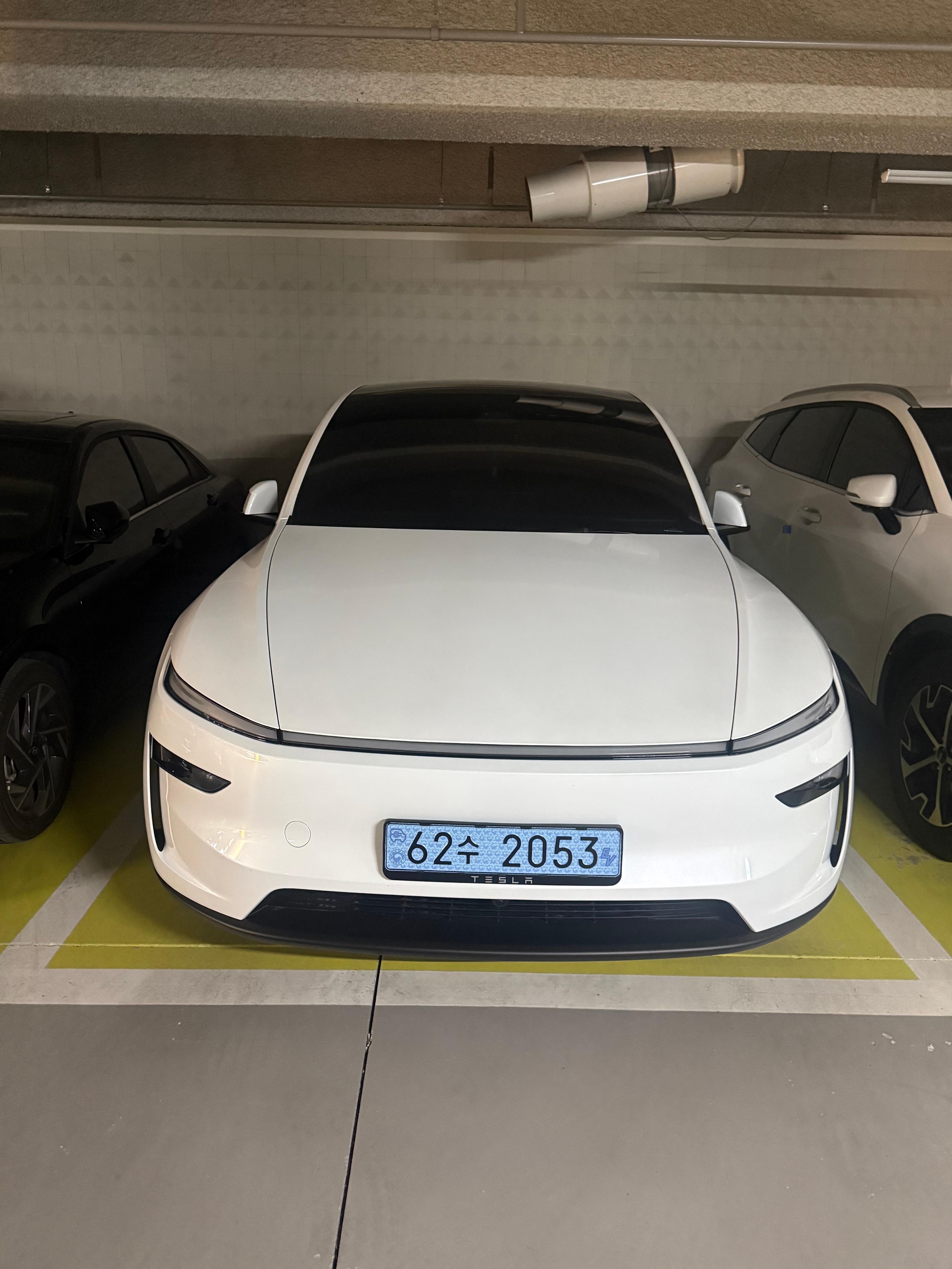 테슬라 Model Y 출고후기 전면 사진