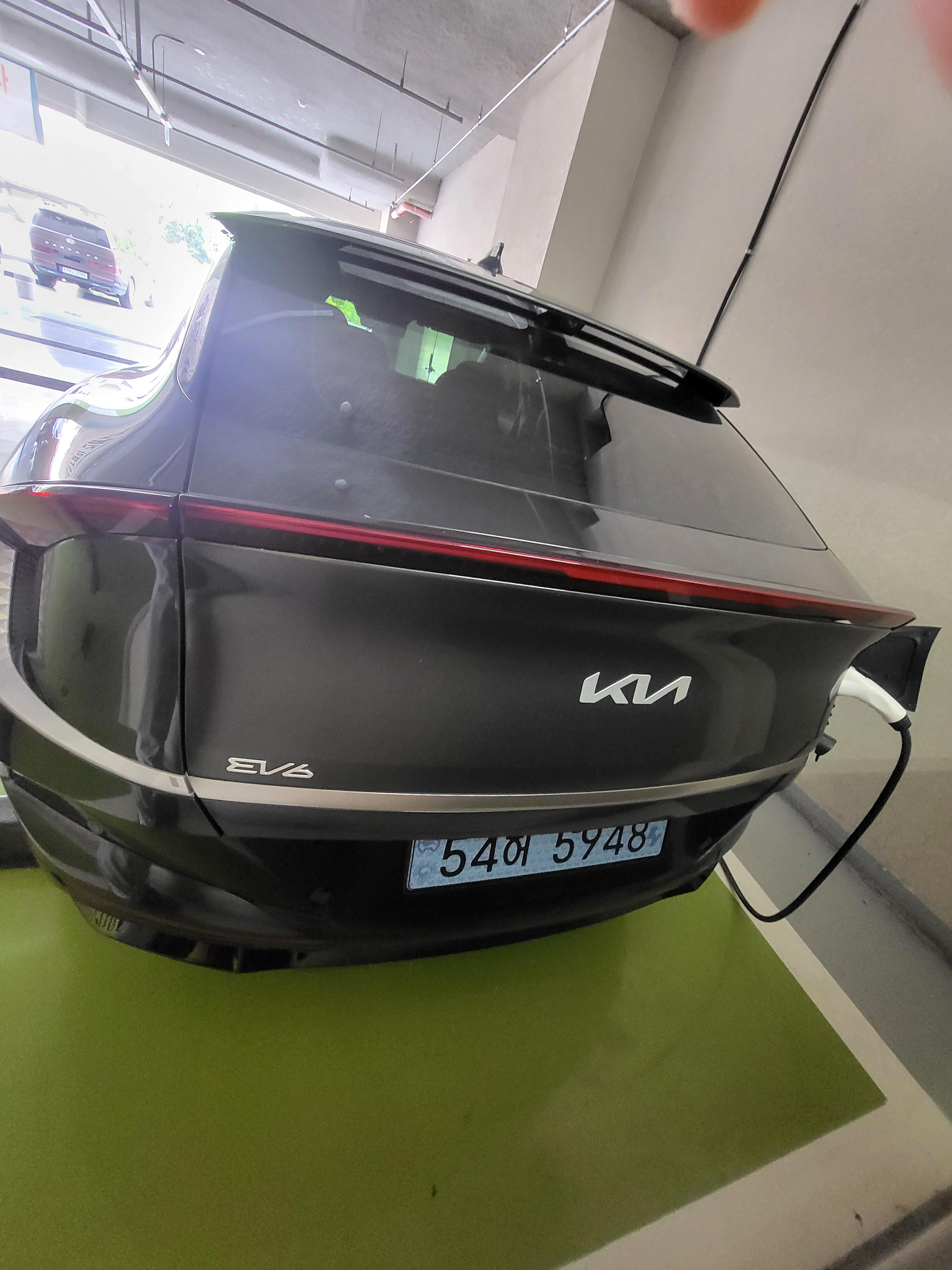기아 EV6 출고후기 옆면 사진