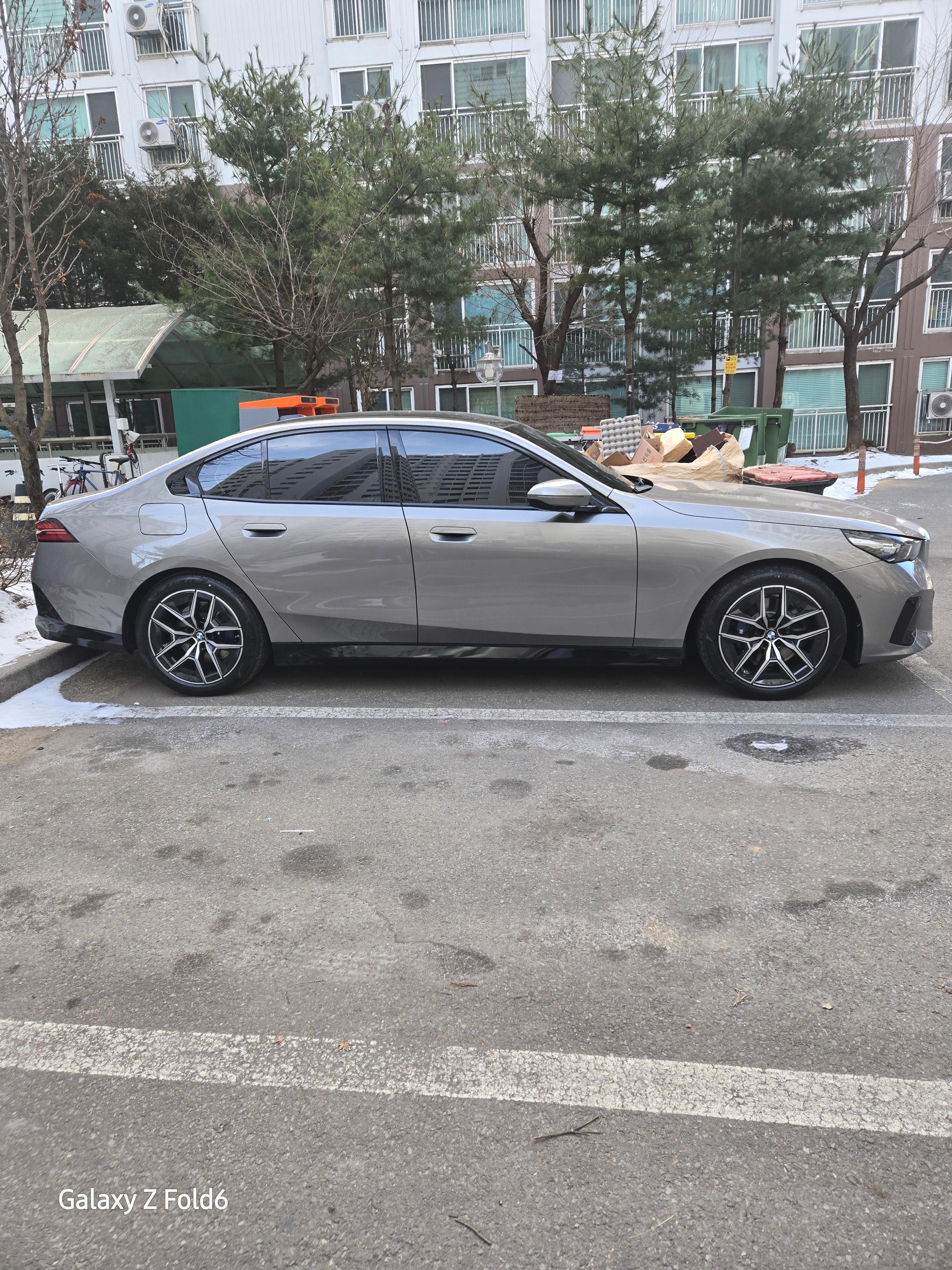 BMW 5 시리즈 출고후기 옆면 사진