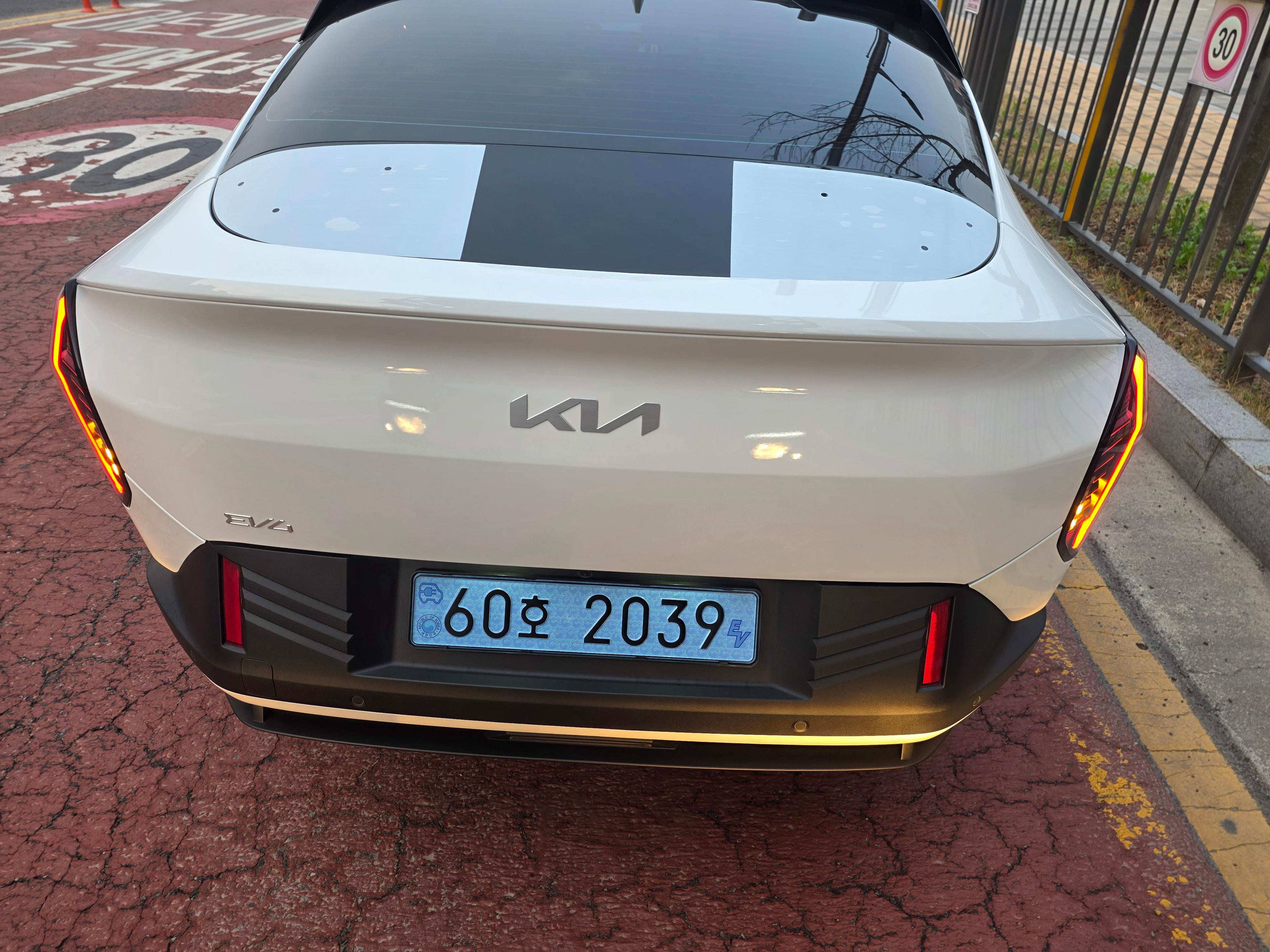 기아 EV4 출고후기 후면 사진